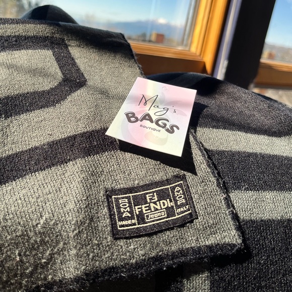 Fendi: Wool Scarf Vintage FENDI Mirrored - Picture 9 of 14